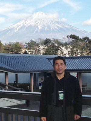 御開扉後富士をバックに