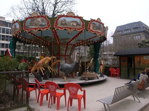 動物園のメリーゴーランド