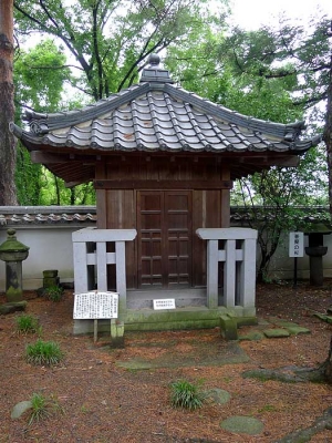2011_06_11上田芳泉寺‐仙石秀久の墓