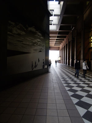写真美術館までの廊下
