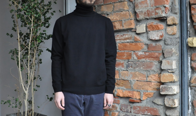 YAECA / 33G cotton cashmere タートルーネック(Men's)