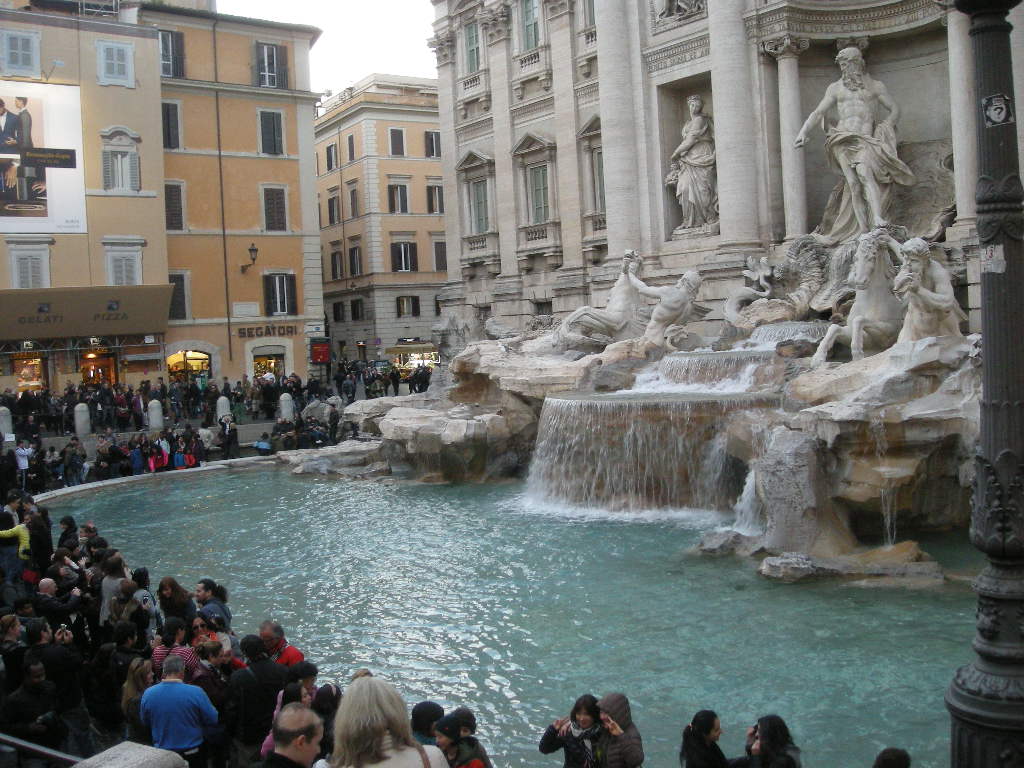 ローマ トレビの泉 イタリア旅行記ブログ イタリアへ行こー