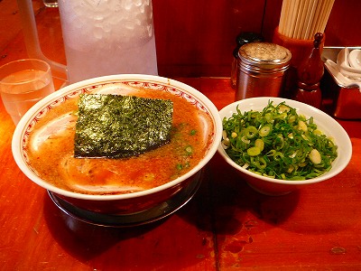 右側の中鉢山盛りのネギが50円です!