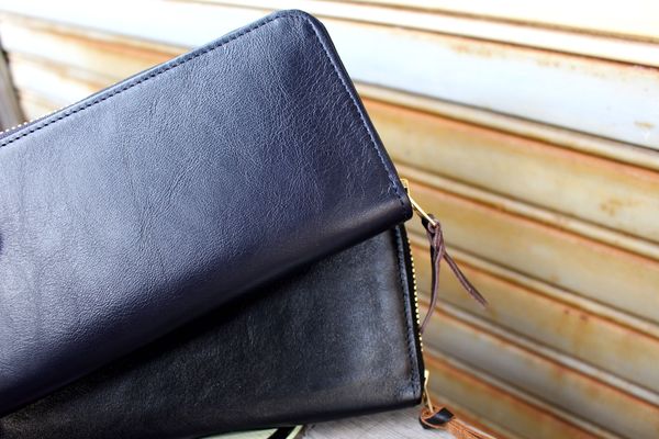 インセプションからネイビーのホースハイドウォレットきちゃいました