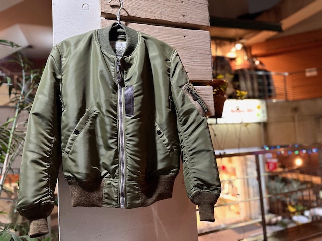 フライトジャケットの季節です!!B-15Cのオリーブ色が登場 フライトジャケットの季節です!!B-15Cのオリーブ色が登場
