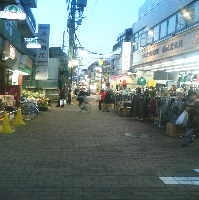 駅前通りの様子