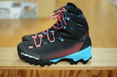 登山靴 スポルティバ エクイリビウム レディース 38 24センチ - 登山用品