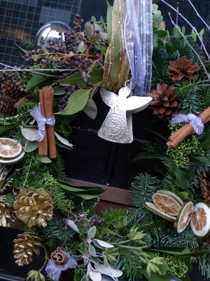 2010 wreath close