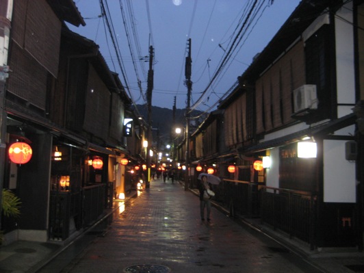 夜の祇園