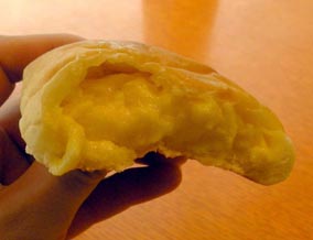 もりもとクリームパン断面