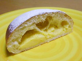 ヌクムクのクリームパン断面