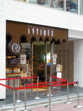 天使チョコ店先