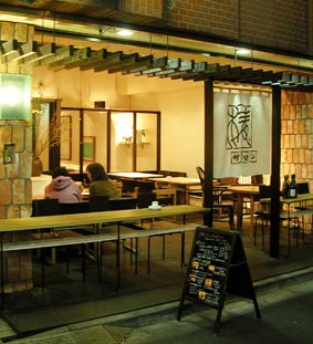 椿サロン店先