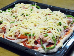 焼く前ピザ