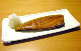 さば薫製焼く