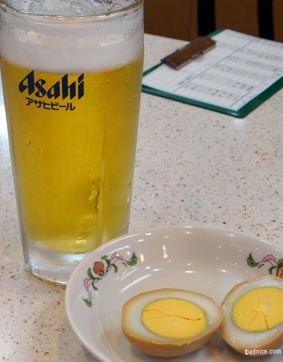 府中王将のビールと煮玉子