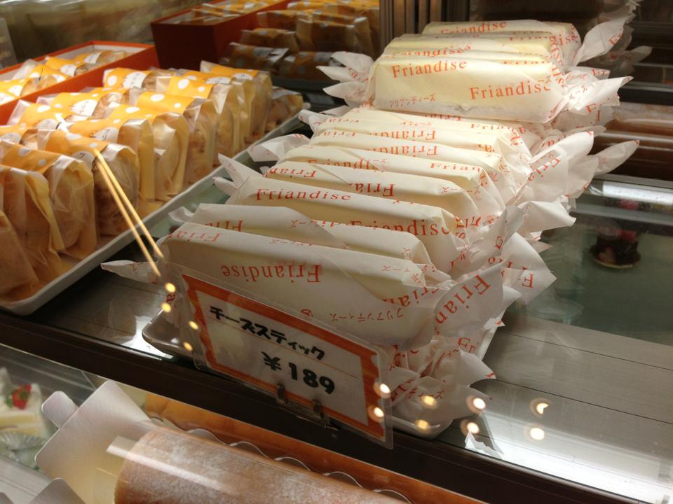 長 いロールケーキが人気なケーキ屋さん 琉歌百景 新垣カミ菓子店blog