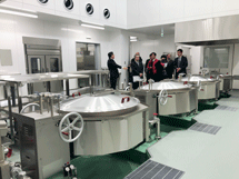 給食センター内部.gif