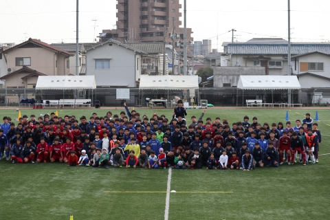 5校の選手とスタッフで集合写真.JPG