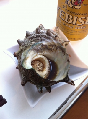 定番のサザエのつぼ焼き。