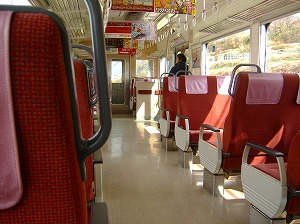 名古屋もこれくらい空いてればいいのに。