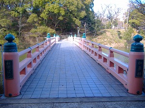 茶臼山への橋