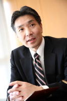 小出宗昭氏