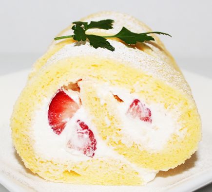 苺のロールケーキ