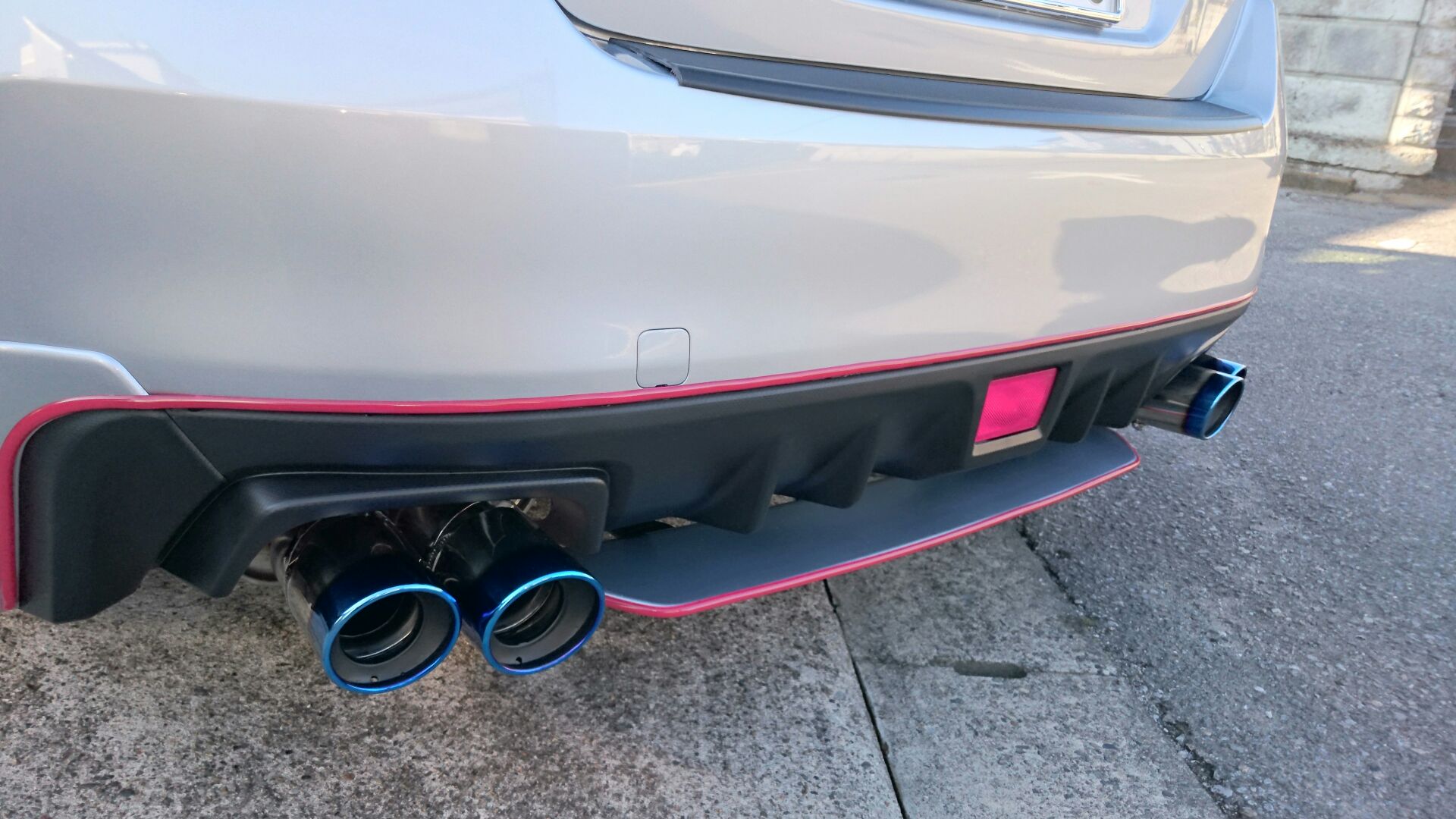 □取付レビュー□ WRX STI / S4 マフラーカッター 90mm ブルー 耐熱黒