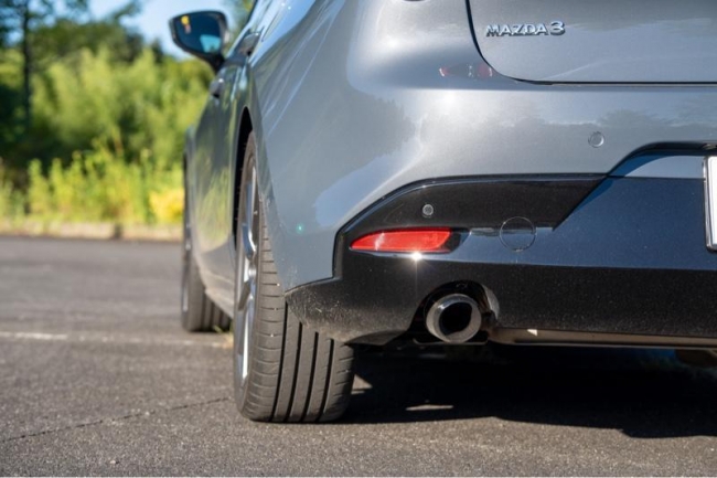 MAZDA3 BP系 マフラーカッター ユーロタイプ 90mm ブルー 耐熱ブラック塗装 2本 ファストバック 鏡面 マツダ3 高純度SUS304ステンレス MAZDA3 BP系 マフラーカッター ユーロタイプ 90mm ブルー 耐熱ブラック