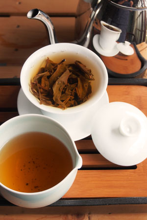 易昌號大漆樹圓茶04年プーアル茶