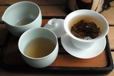 易昌號大漆樹圓茶04年