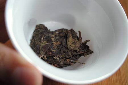 易武麻黒黄片青磚13年プーアル茶