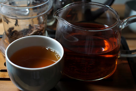 巴達古樹紅餅2010年紅茶プーアル茶