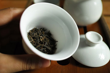 漫撒古樹青餅2013年・黄印プーアル茶