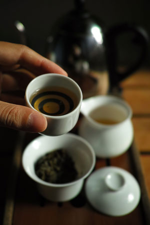 撒古樹青餅2013年・黄印プーアル茶