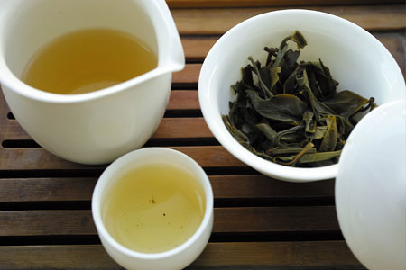 漫撒古樹青餅2013年・黄印プーアル茶