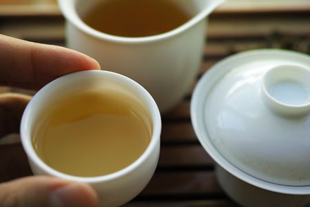 越境野生青餅2010年プーアル茶