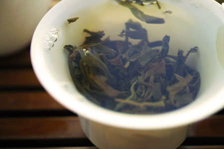 越境野生青餅2010年プーアル茶