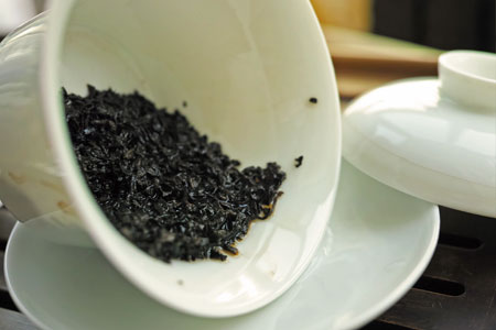孟庫戎氏竹皮茶磚05年プーアル茶