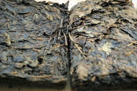 昆明老方磚92年プーアル茶と沈香黄片老茶磚80年代プーアル茶