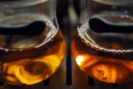昆明老方磚92年プーアル茶と沈香黄片老茶磚80年代プーアル茶