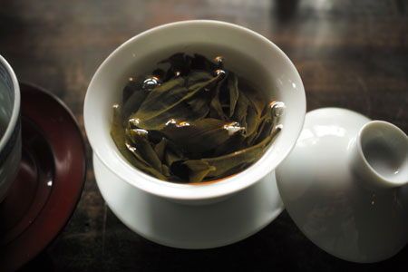 巴達山曼邁寨の散茶2012年プーアル茶