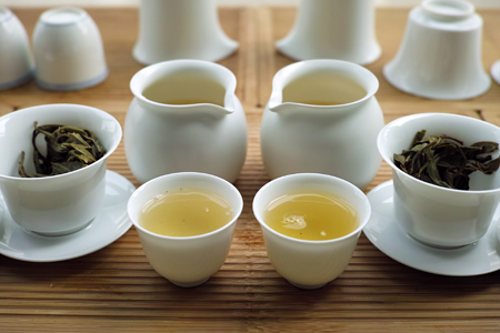 那力山ラフ族の春茶2014年と倚邦古樹春の散茶2014年
