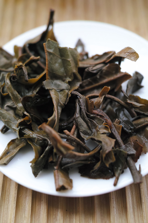易昌號大漆樹圓茶04年