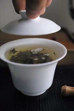 倚邦古樹青餅2014年・明後プーアル茶