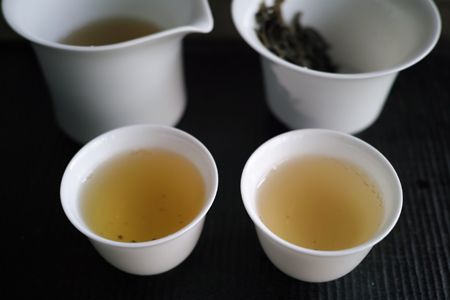 倚邦古樹青餅2014年・明後プーアル茶