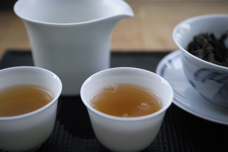 越境野生青餅2010年プーアル茶