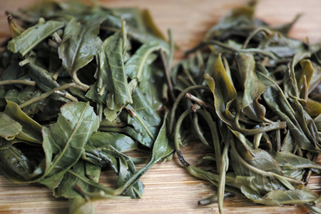 紅河秋天晒青茶2014年プーアル茶と蛮磚秋天晒青茶2014年プーアル茶