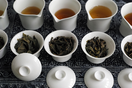 漫撒古樹青餅2013年・青印プーアル茶